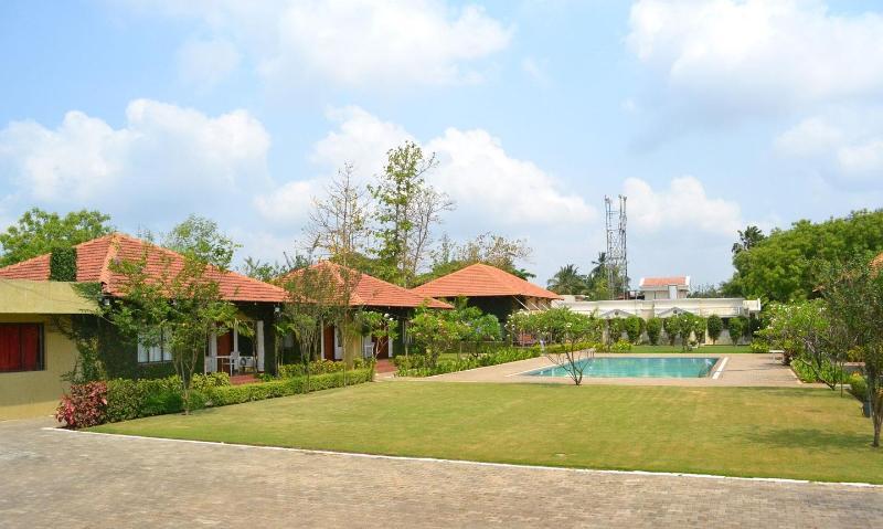 Hotel Riverside Resort And Spa קומבאקונאם מראה חיצוני תמונה